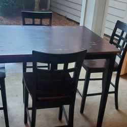 Kitchen Table + 4 Chairs High Style 