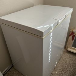 Emerson 5.0 Cubic Feet Chest Freezer