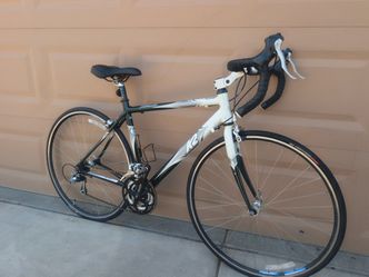 700x23c K2 MACH 1 ROAD RACING BIKE. (M). 19". UNISEX. Freshly túne up rides extremely smoth fast & comfortable 👌🏼