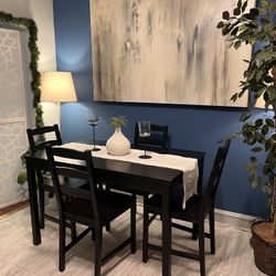 Nice Small Dining Set Good Condition!!! Table With 4 Chairs! I Can Deliver.