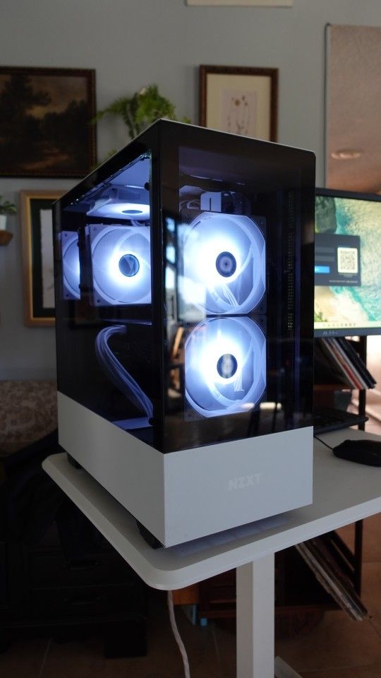 Custom White Ryzen 7 Gaming PC