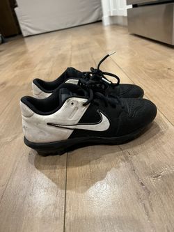 Nike Boys Cleats Size 3.5