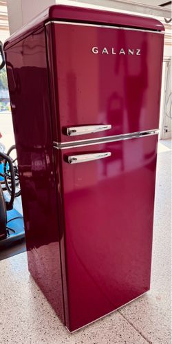 Galanz GLR10TRDEFR Retro Refrigerator with Top Freezer Frost Free, Dual Door Fridge, 10 cu ft Red