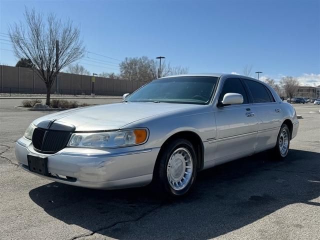 2000 Lincoln Town Car