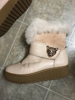 Women Eblan boots fur inside size 7