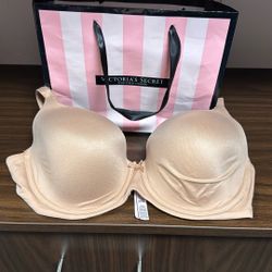 Brand New Victorias Secret 36DD Body By Victoria Bra