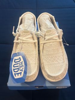 Hey Dude white size 9