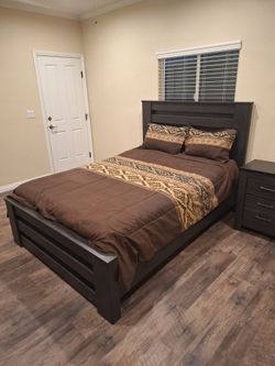 Queen bedroom set with luxury mattress