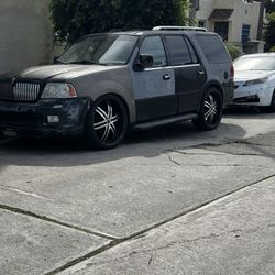 2005 Lincoln Navigator Clean Title 118,000 Miles 