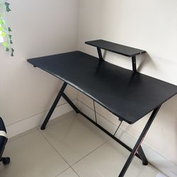 gaming desk and chair