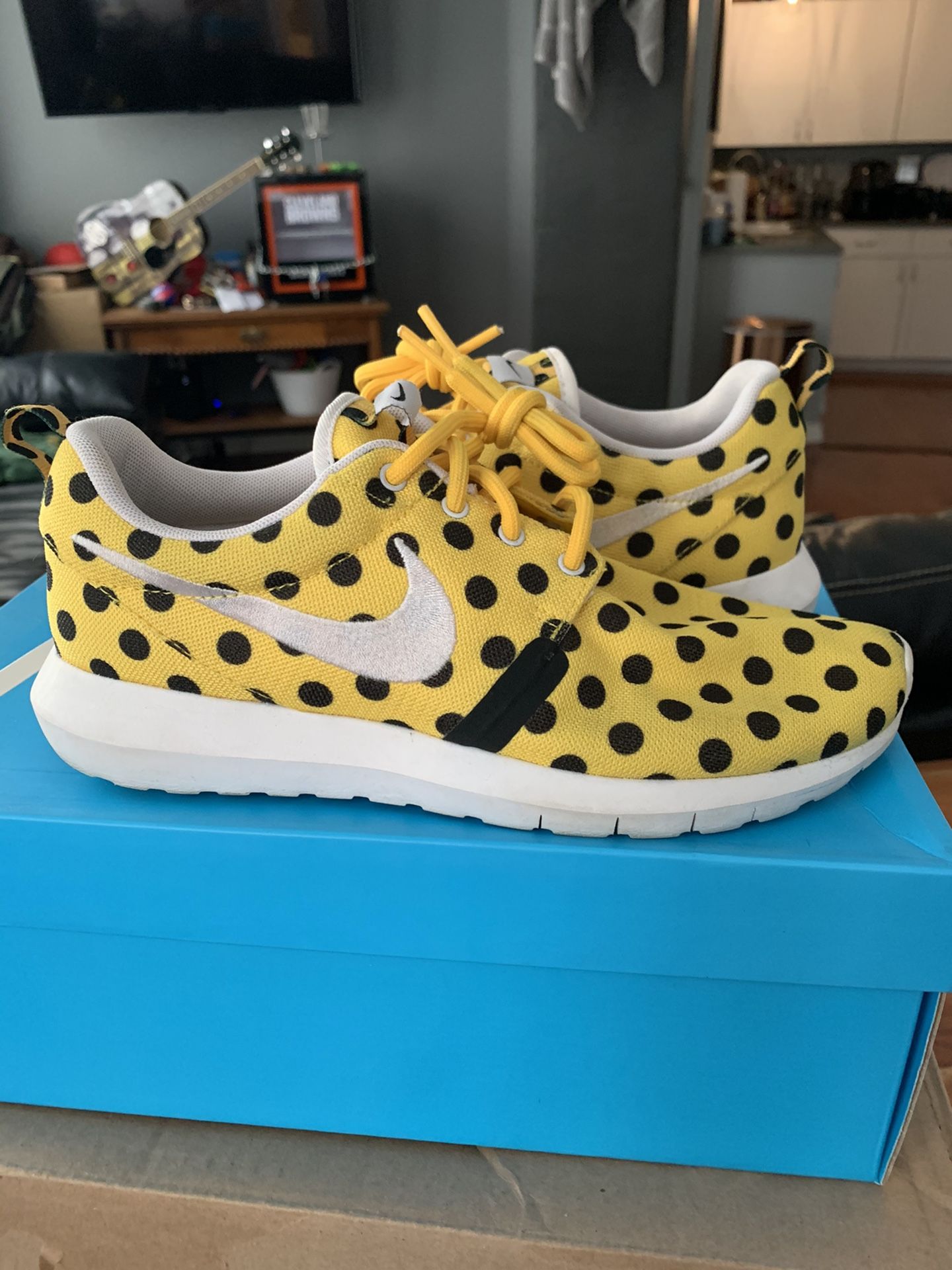 Nike Roshe Run size 6.5 Men’s or 8 Womens
