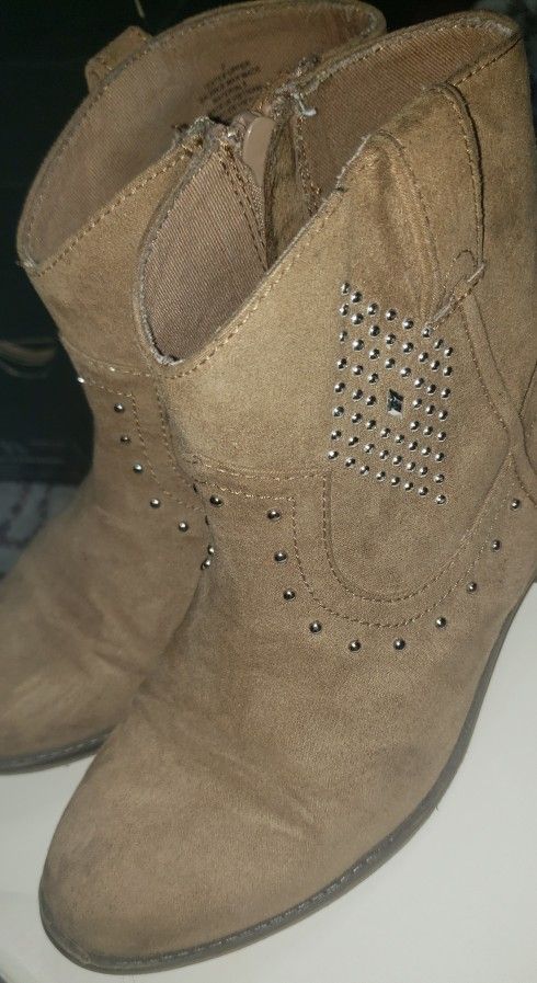 Girls Size 2 Boots 