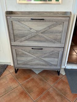 Shoe cabinet