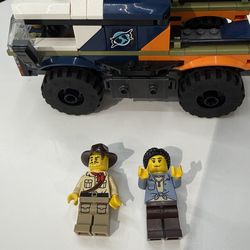 Lego city jungle car and two mini figures