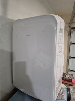 Insignia 250 sq ft. 6000 BTU portable air conditioner