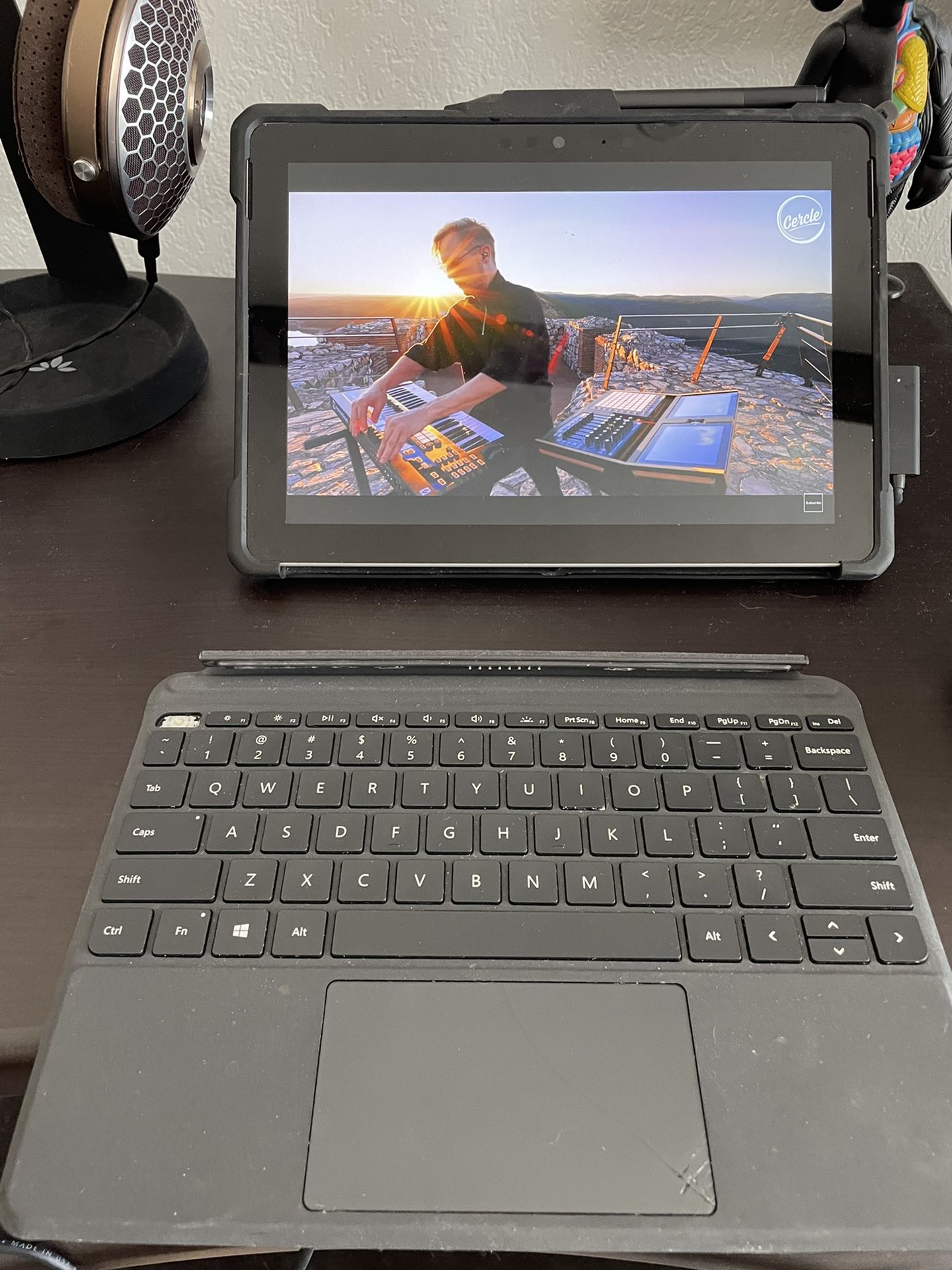 Surface Go 2 With Keybord And Rugged Case 8gb Model