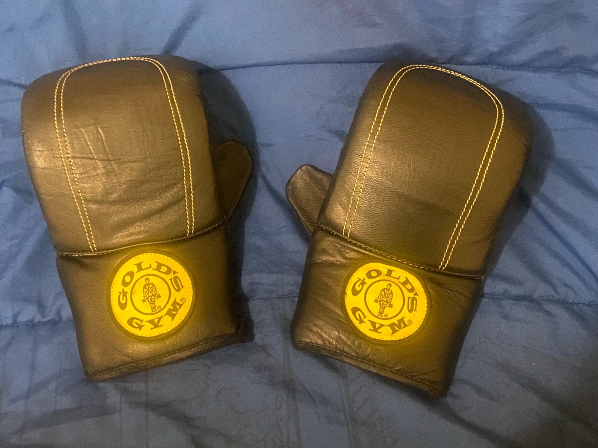Heavy bag gloves for boxing training