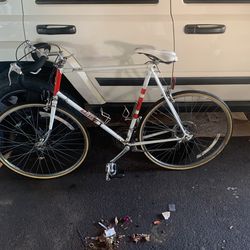 Raleigh Racing Bike 