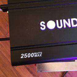 2500 watts  Monoblock  SOUNDSTREAM Tarantula 
