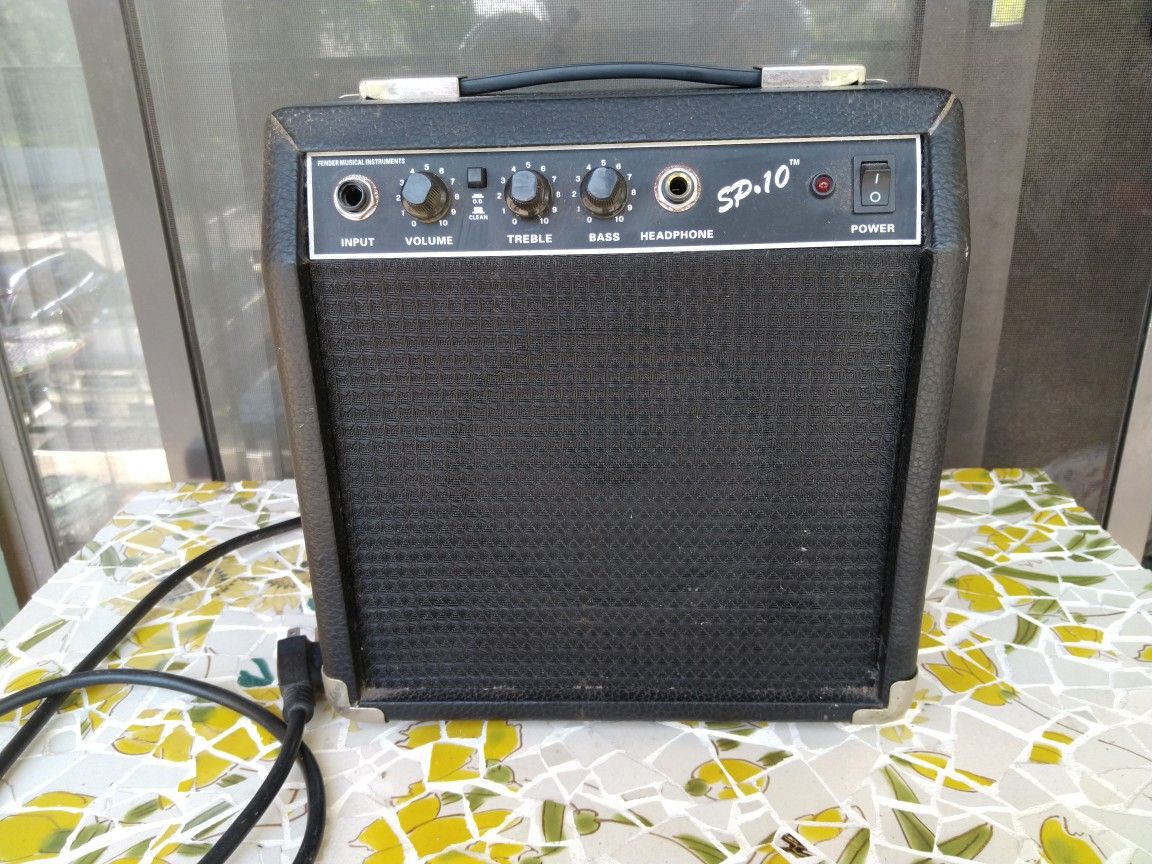 Fender SP_10 (PR-367) 22W Guitar Amp