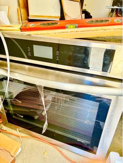 30” Frigidaire wall oven