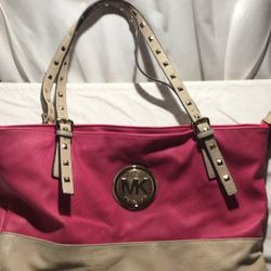 Michael Kors leather Handbag. 