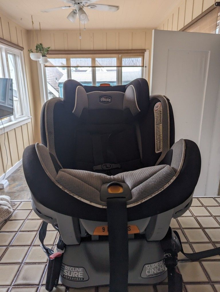Chicco Convertible Car Seat 