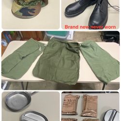 Lots of like new Army Items - boots. mess kit. bags, hat