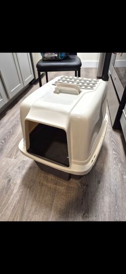 Enclosed Cat Litter Box with Top Handle - Great Condition