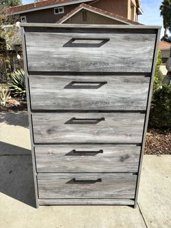 Ashley Rustic Gray 5 Drawer Dresser Chest of Drawers Furniture Great Condition 