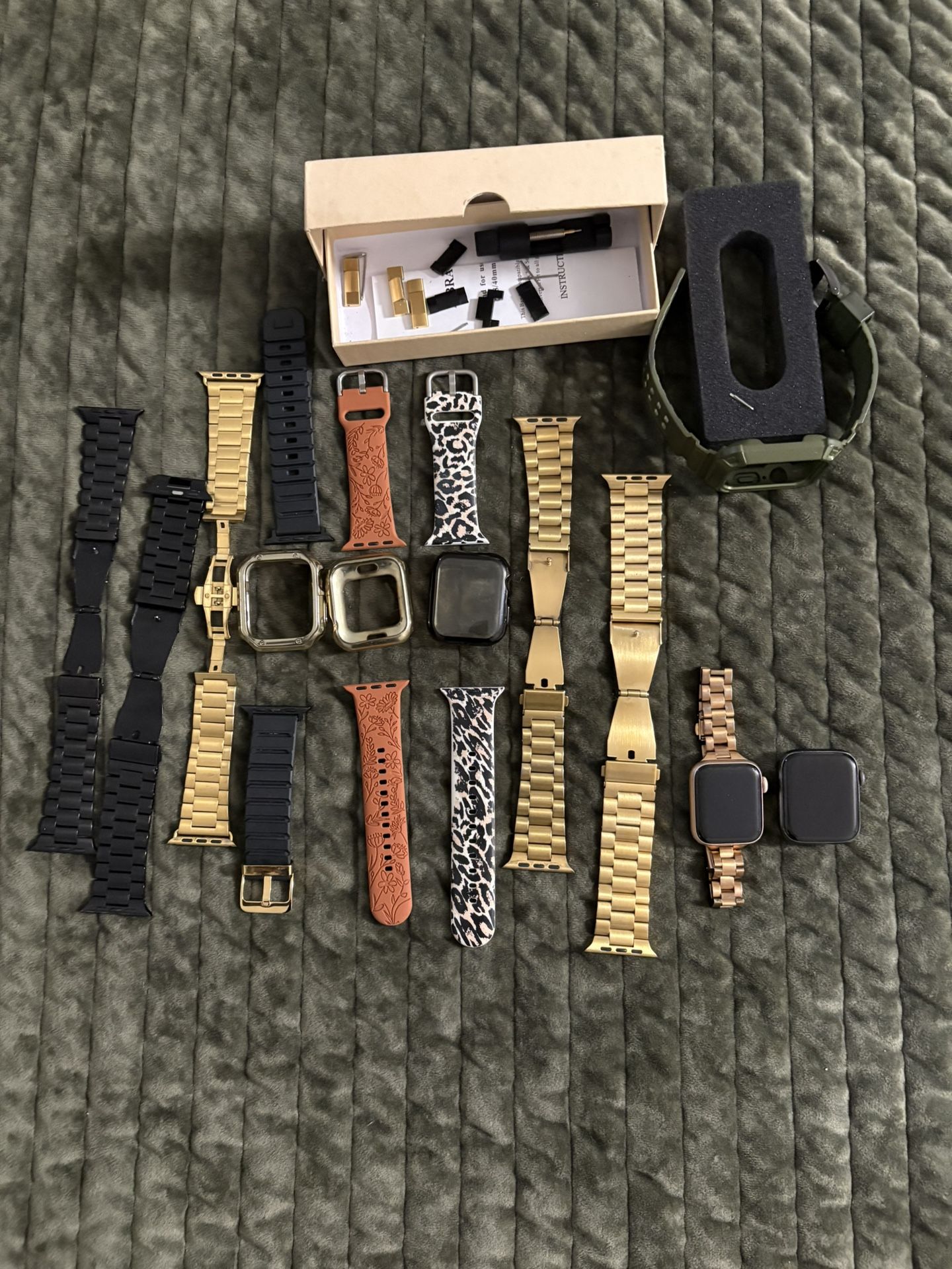 Set Of 2 Iwatch 5s 40mm & 44mm w/bands & Links