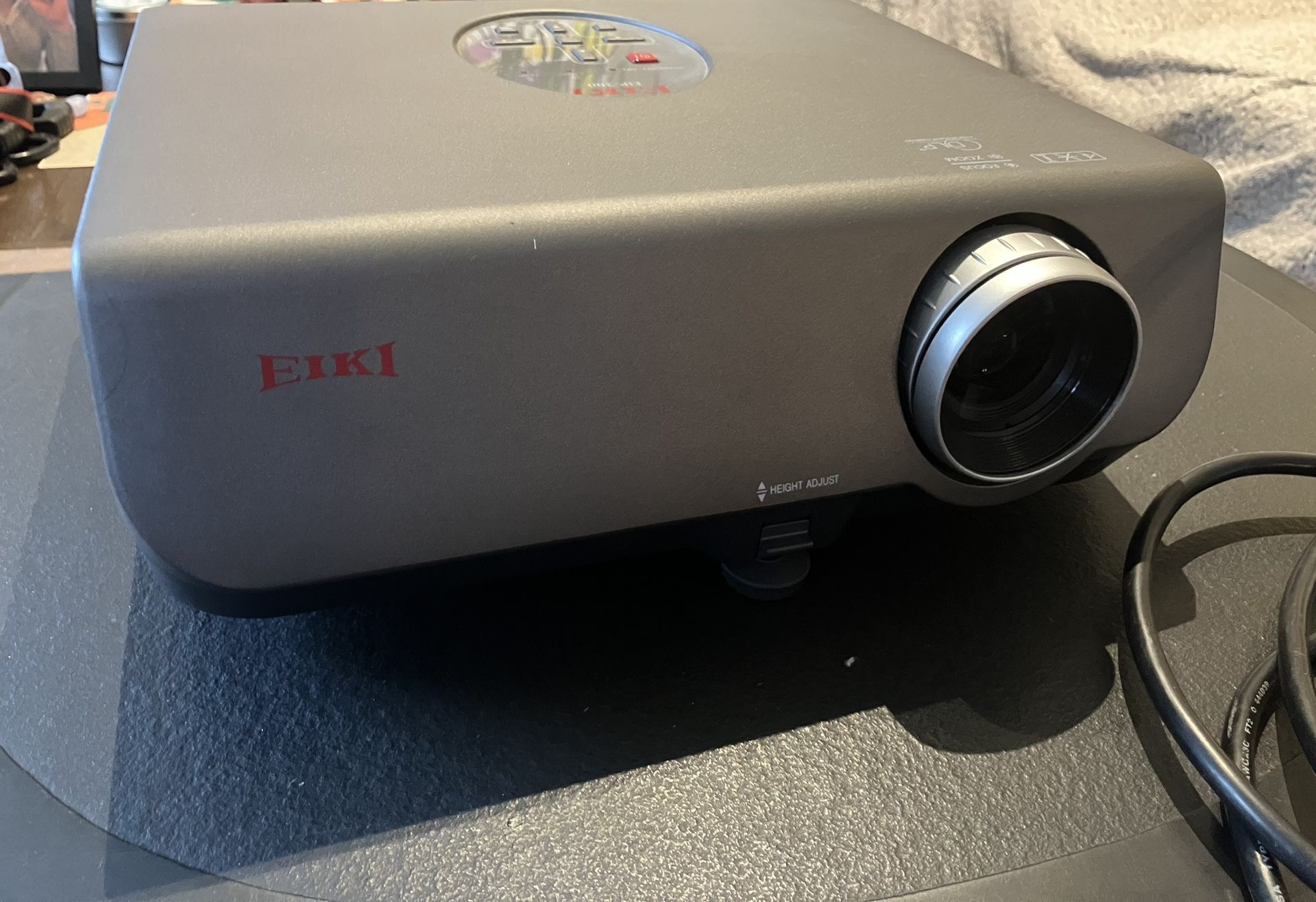 EIKI EIP-200 Projector