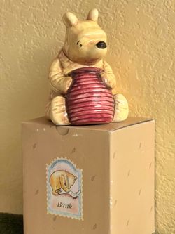 Disney Classic Winnie the Pooh Honey Pot