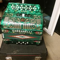 Accordion Acordeon Bajo Sexto bajoquintero estudio rehearsal ensayar ensallar practice room practicar