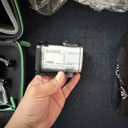 Sony 4K Action Cam + Accessories + Case