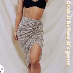 Chic Leopard Print Midi Skirt with side ruching Size L