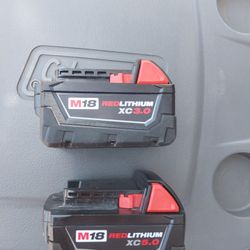 MILWAUKEE BATTERYS 18V LITHIUM 