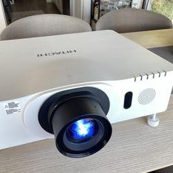 Hitachi 4200 Lumens HDMI Video Projector