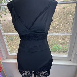 2 pc Lace And Mesh Outfit Size Medium NWOT 