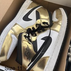 Size 11 Nike Air Jordan 1 Retro Mid SE Metallic Gold Black