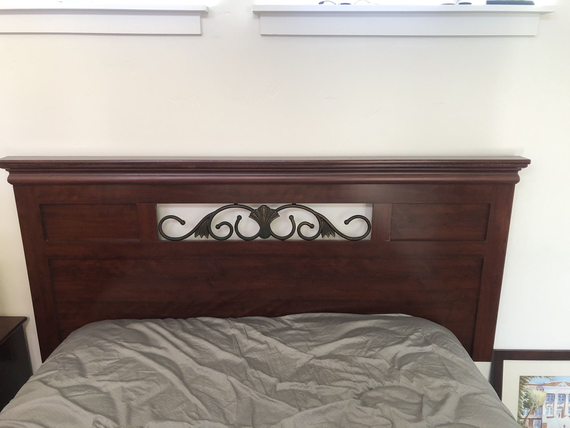 Ashley Furniture Bedroom Set (Queen/Full)