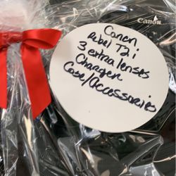 Canon Rebel T2I Camera Gift Bundle 3 Extra Lenses Battery Charger Case & Accessories 