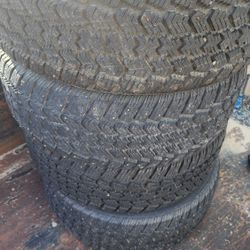 Almost New Studded Tires All Four ! 215/55R17