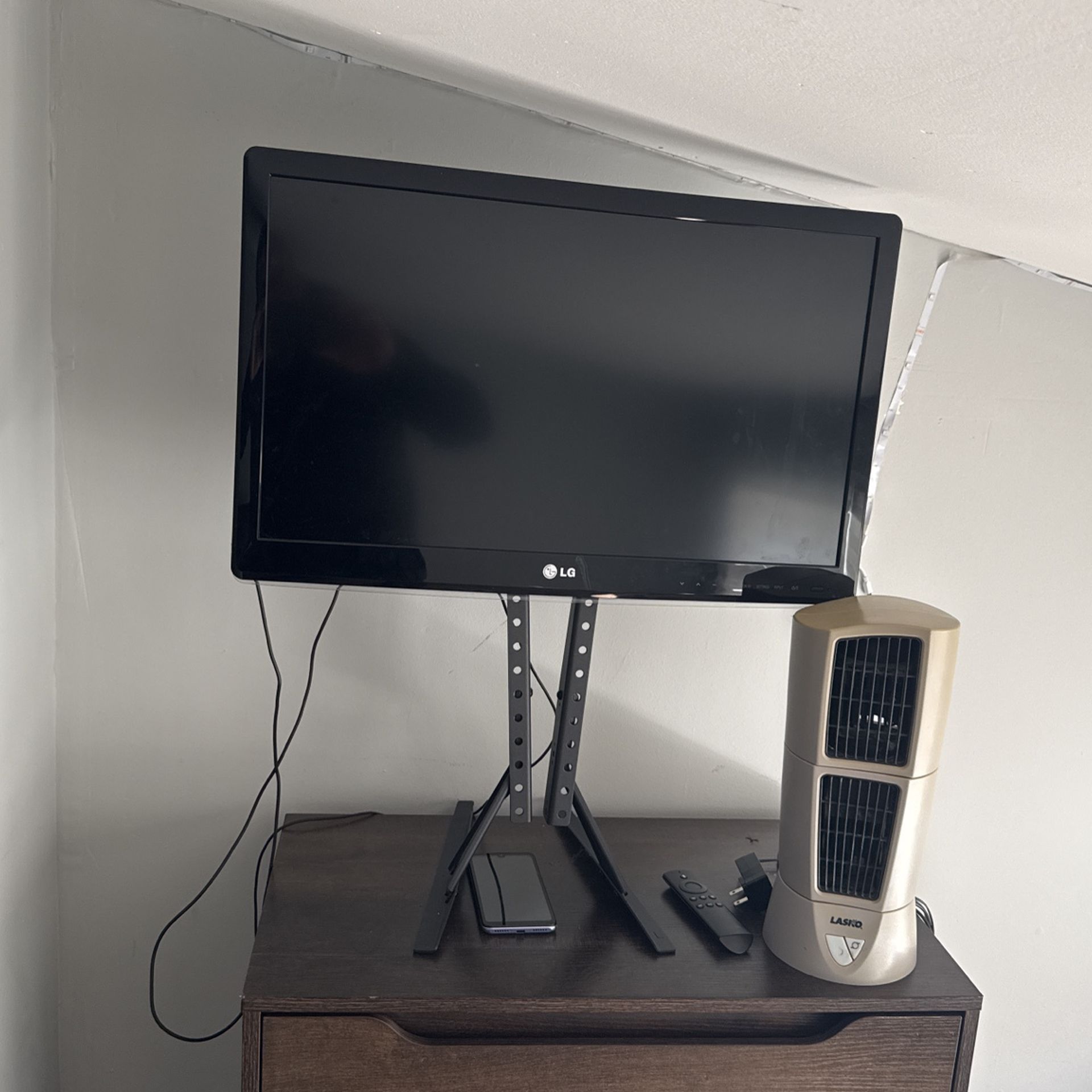 24” LG TV