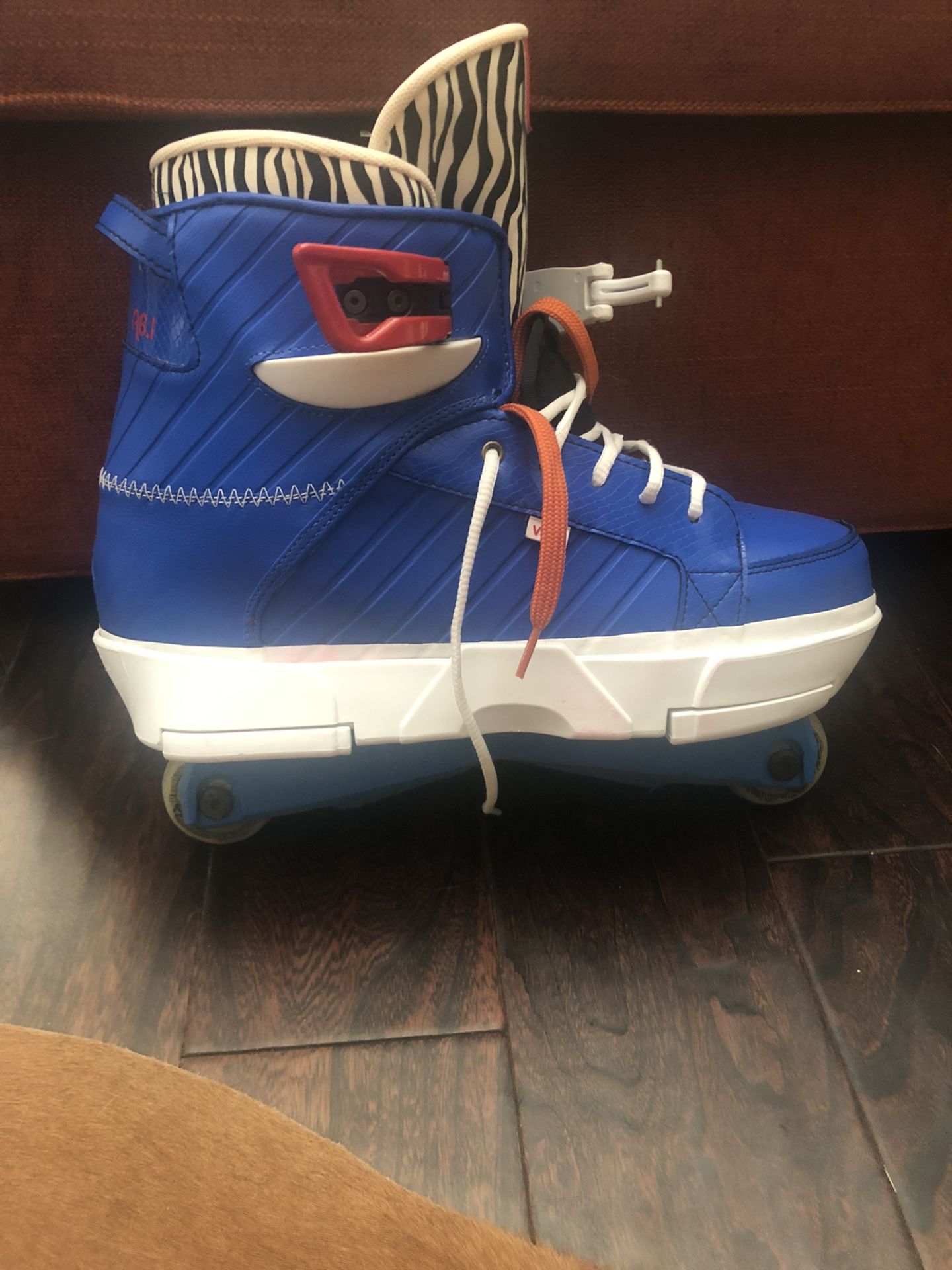 Valo Skates Size 13