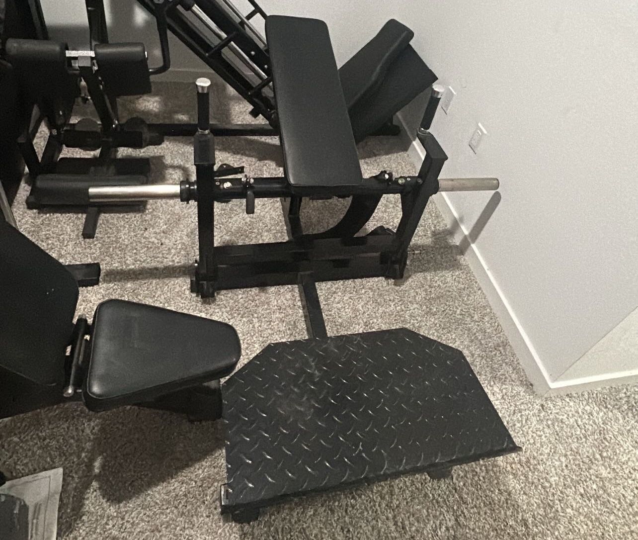 Hip Thrust Gym Machine
