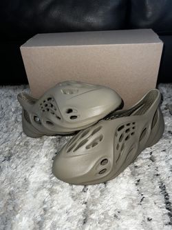 Yeezy Foam RNR/Stone Taupe