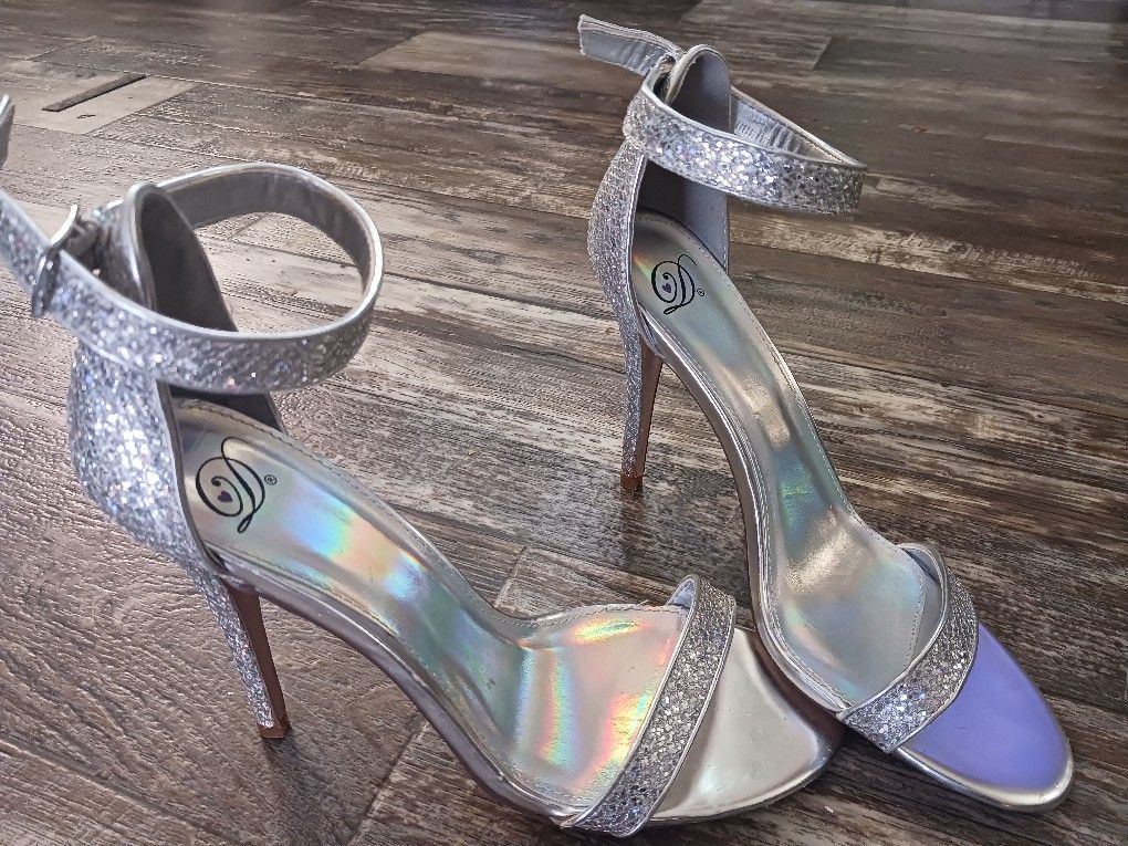 Sparkle "D" Heels Size 9