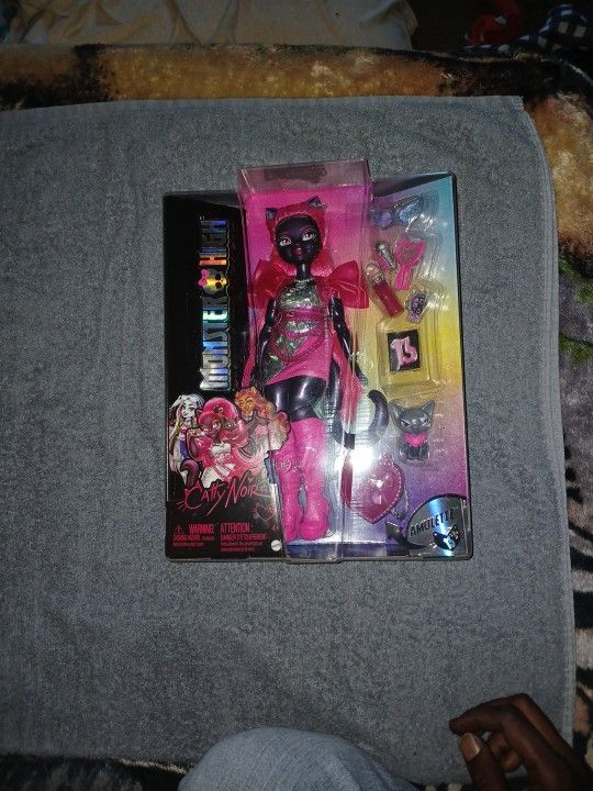 MONSTER HIGH Doll 
