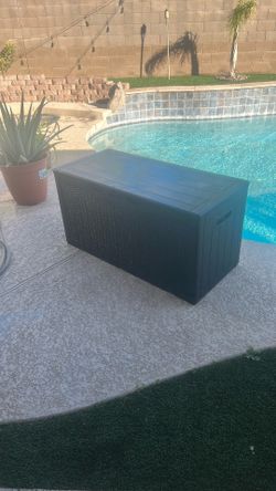 Pool Chest